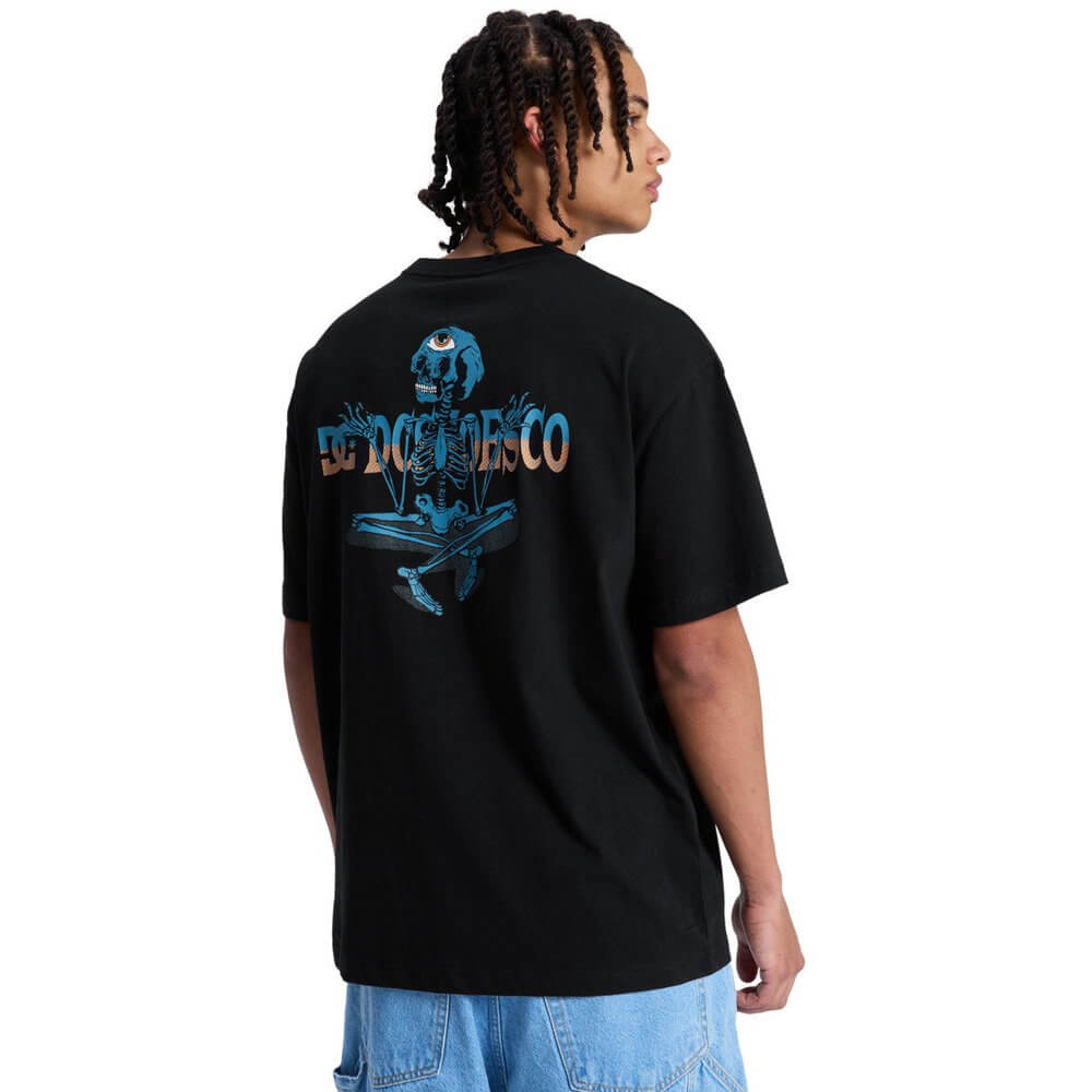 dc-meditating-t-shirt-mens-black-edyzt04431-kvj0-2