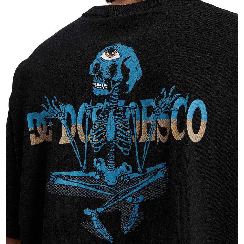 dc-meditating-t-shirt-mens-black-edyzt04431-kvj0-6