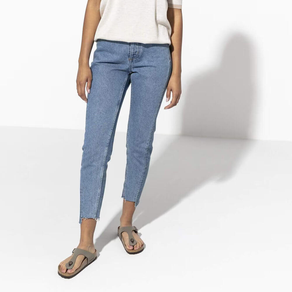 birkenstock-gizeh-regular-sandals-womens-stone-43391003546-look_f